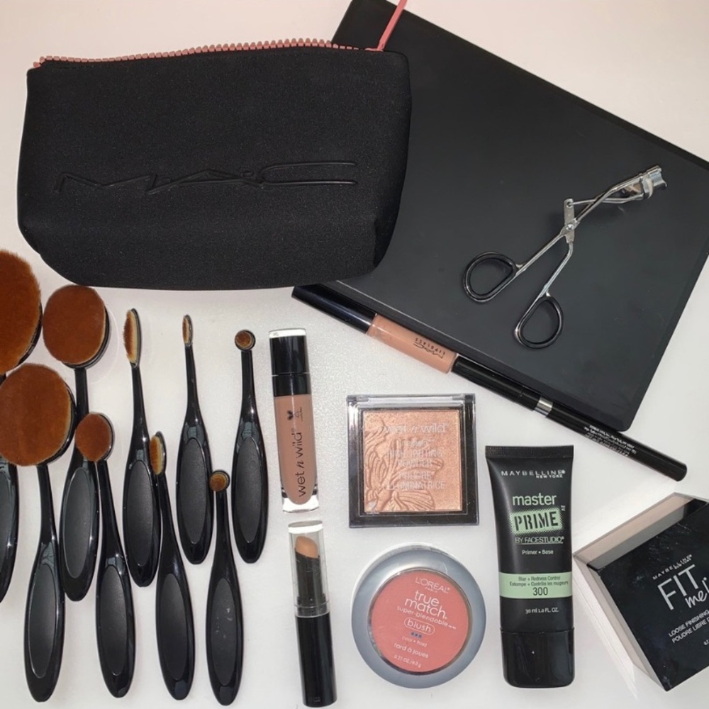 makeup bundle🤍 - Picture 1 of 8